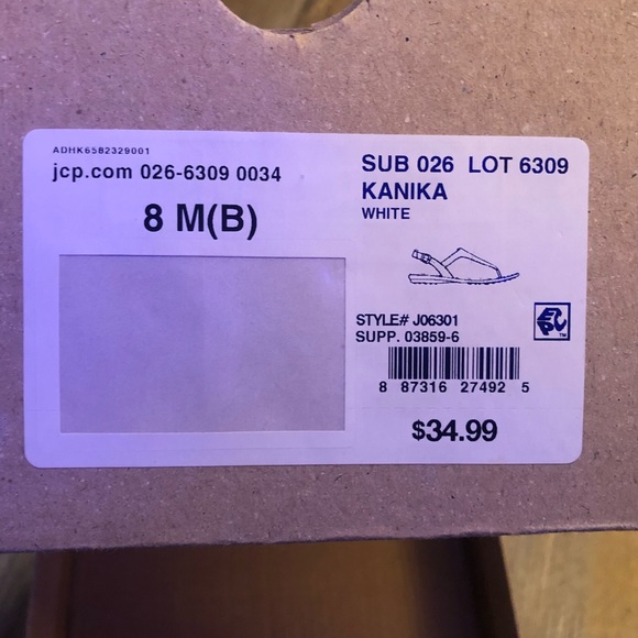 Used.  Sandals w/ adjustable buckle. - Picture 13 of 14